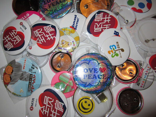 custom button pins, button badge, pinback buttons